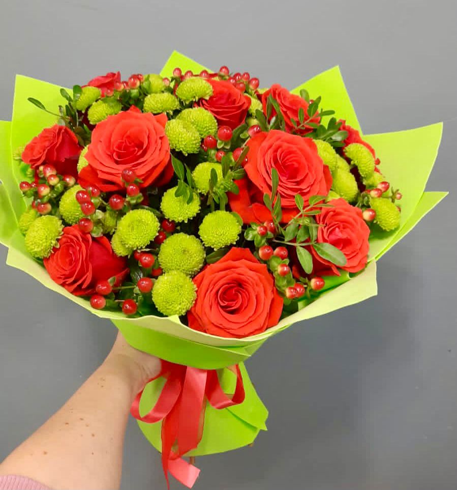 Букет цветов из: Хризантемы и Розы в Марьино