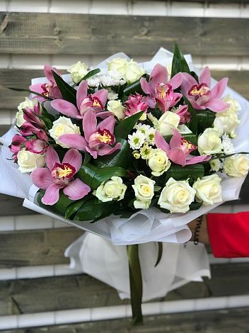 Букет цветов из: Розы и Хризантемы в Марьино