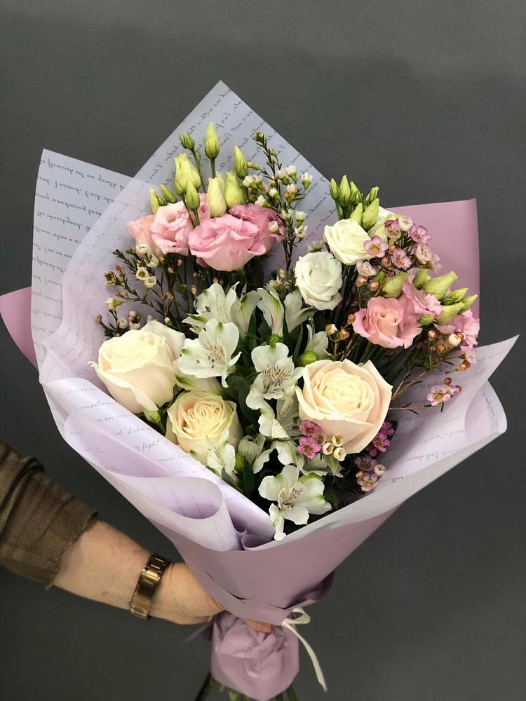 Букет цветов из: Альстромерии, Розы и Лизиантусы в Марьино