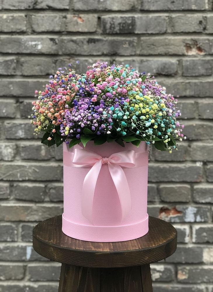 Цветочная композиция из Гипсофила и Розы в шляпной коробке в Марьино