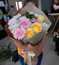 Букет цветов из:  Герберы, Розы и Хризантемы в Марьино