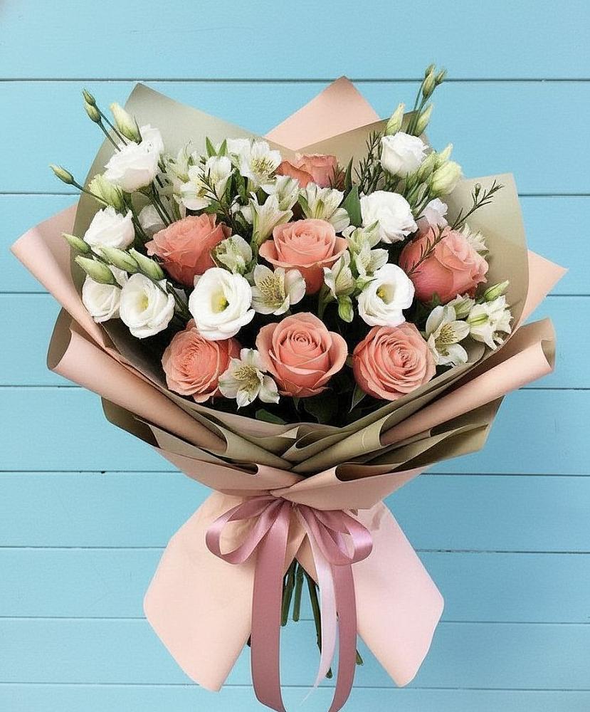 Букет цветов из: Розы, Альстромерии и Лизиантусы в Марьино