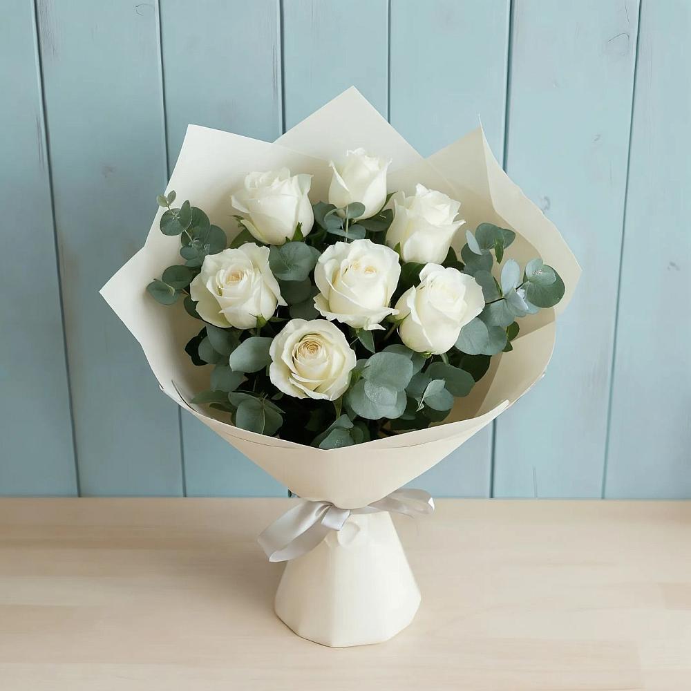 Букет Белые розы в Эвкалипте в Марьино