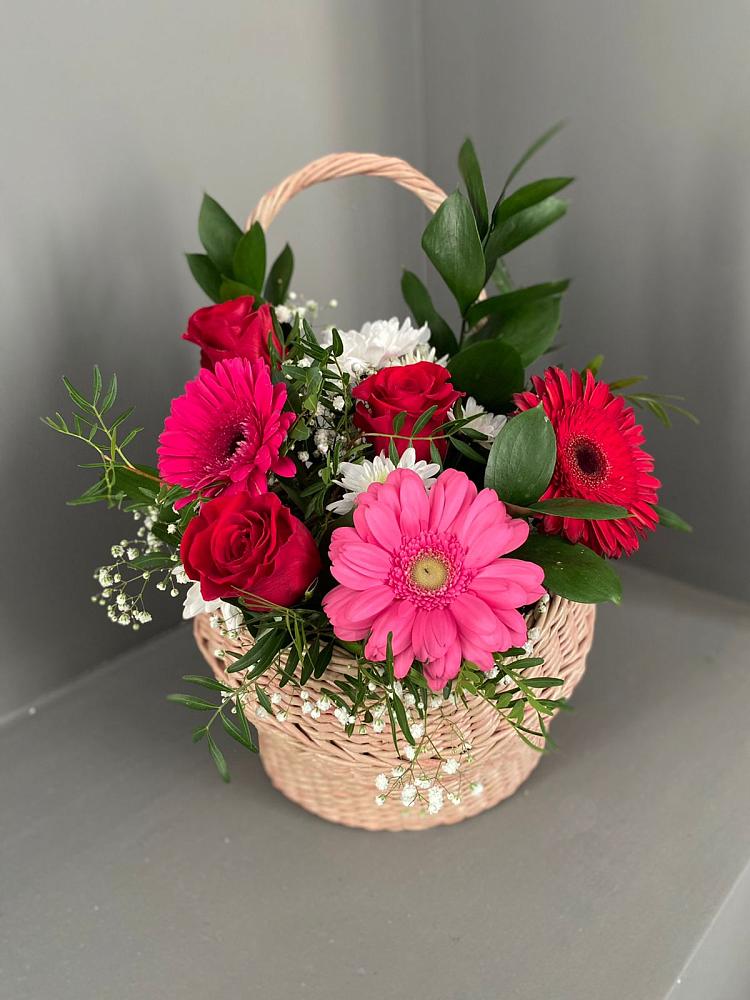 Цветочная композиция из Розы, Хризантемы и Герберы в корзине в Марьино