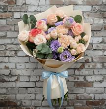 Букет цветов из:  Розы, Лизиантусы и Гвоздики в Марьино
