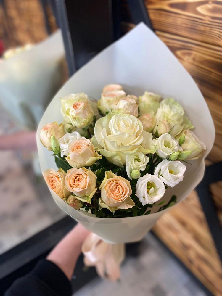 Букет цветов из: Розы и Лизиантусы в Марьино